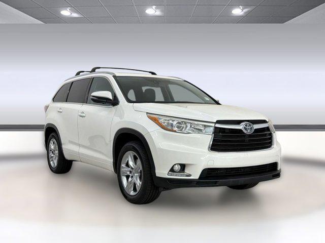 used 2015 Toyota Highlander car, priced at $14,299