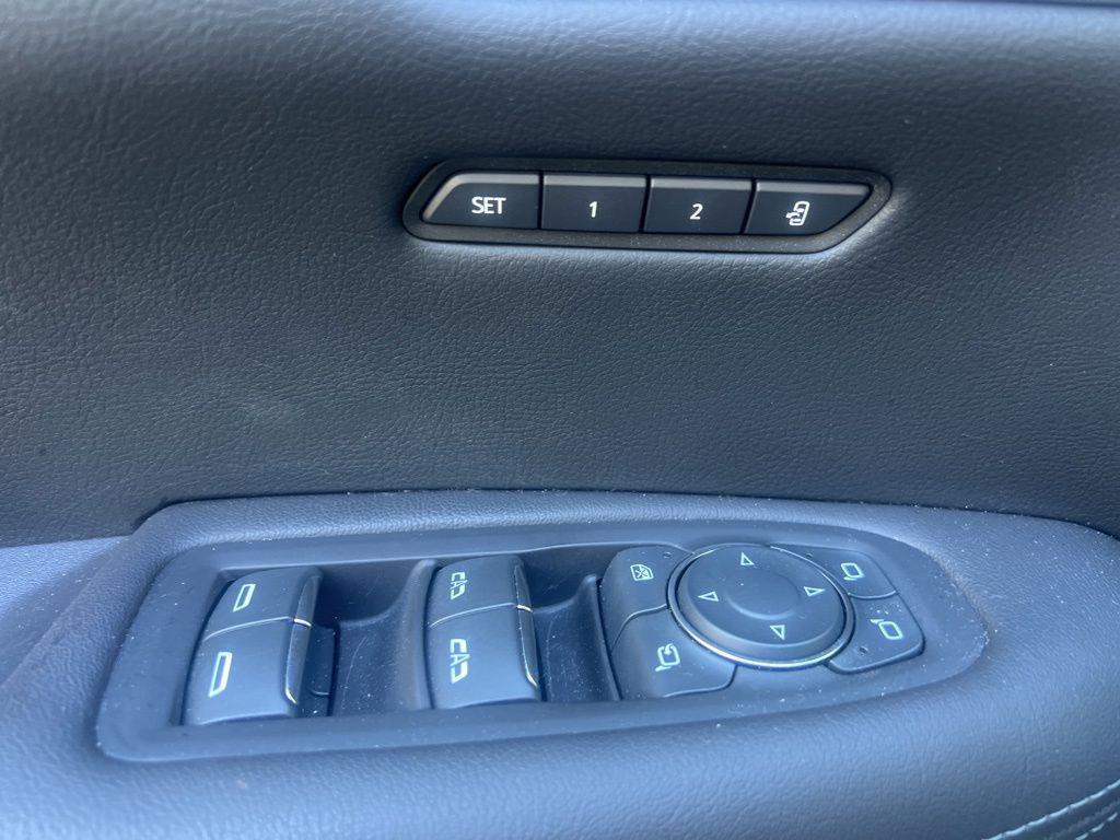used 2023 Cadillac XT5 car, priced at $34,771