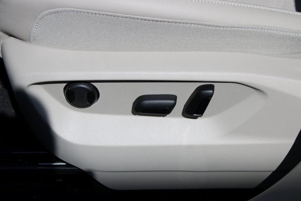 new 2026 Volkswagen Atlas car, priced at $44,205