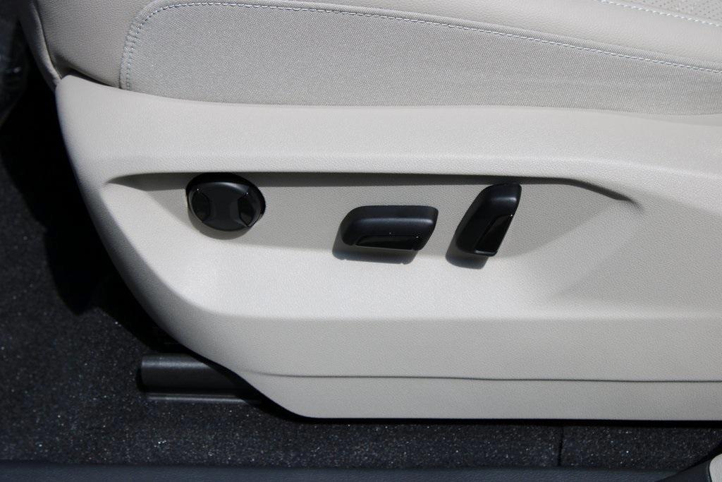 new 2026 Volkswagen Atlas car, priced at $38,570