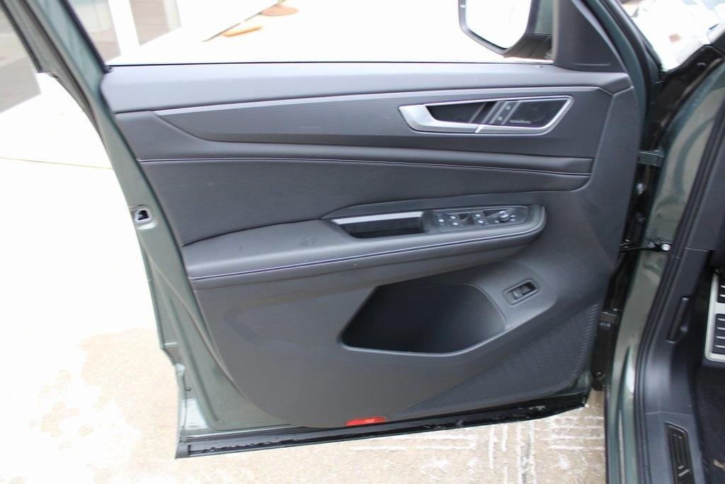 new 2026 Volkswagen Atlas Cross Sport car, priced at $51,664