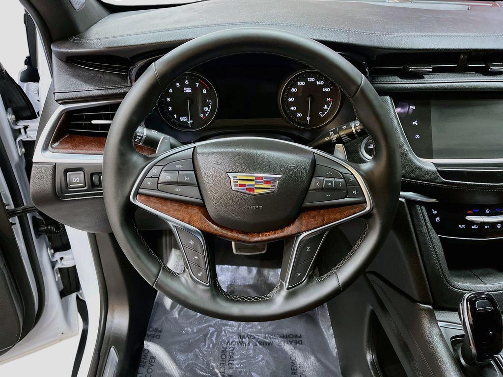 used 2025 Cadillac XT5 car, priced at $40,500
