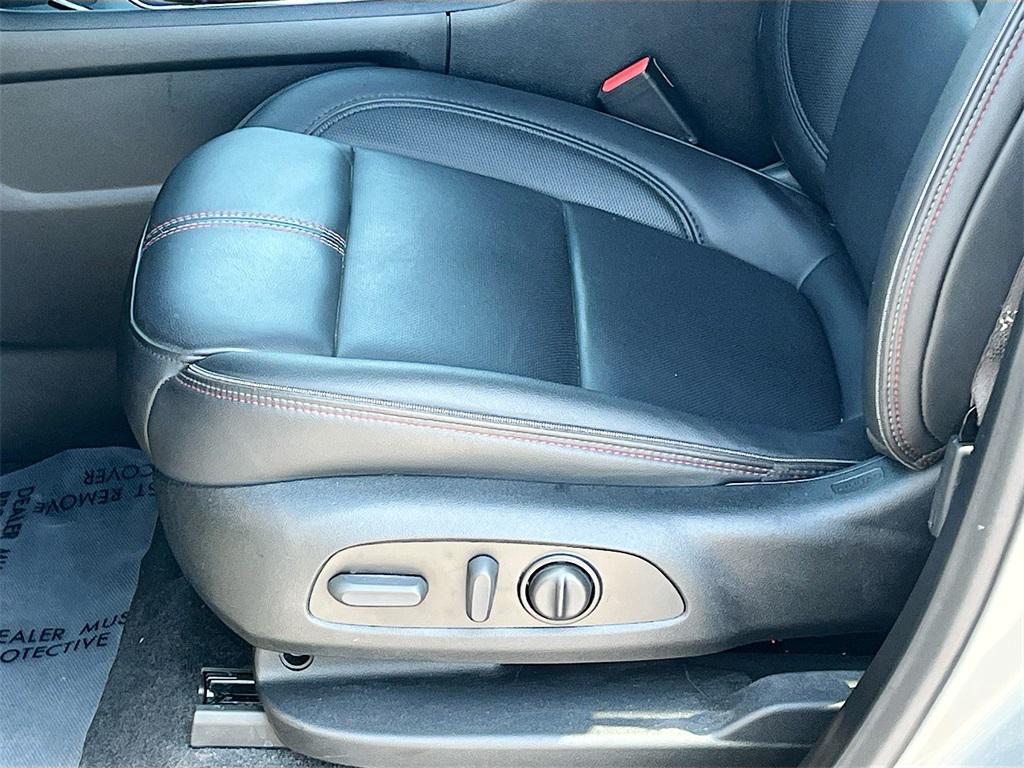 used 2023 Chevrolet Traverse car, priced at $31,600