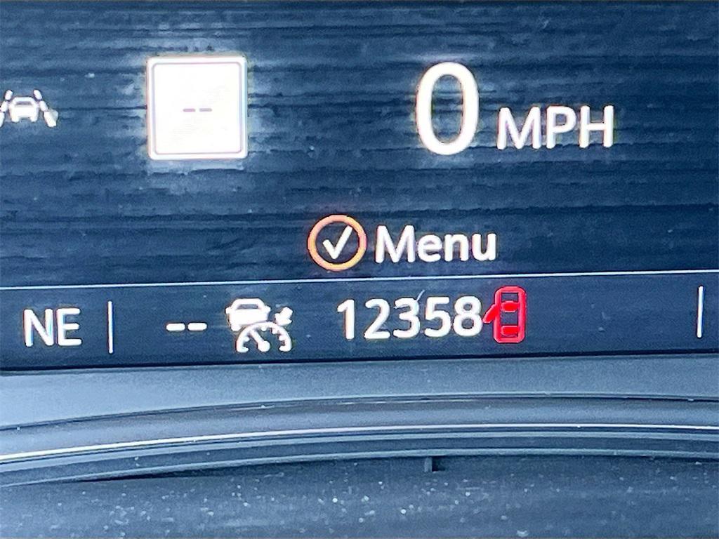 used 2023 Chevrolet Traverse car, priced at $31,600