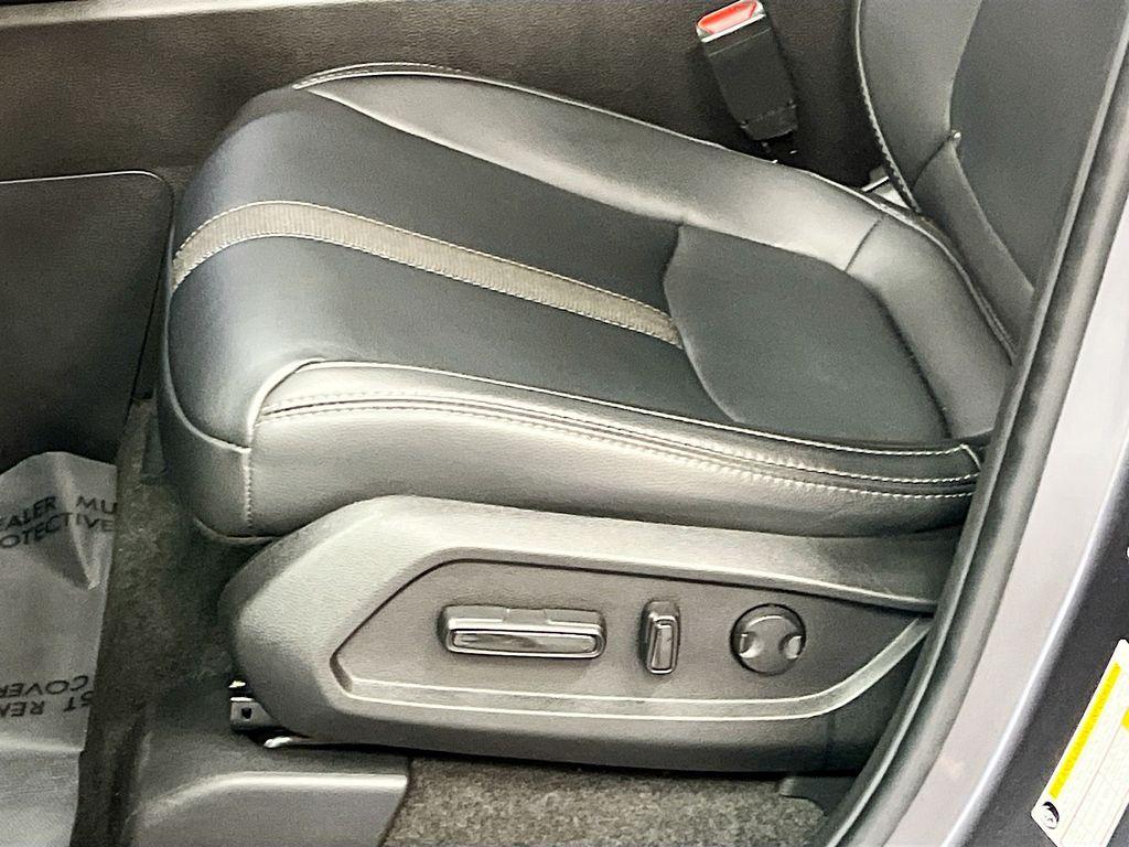 used 2025 Honda Pilot car, priced at $36,800