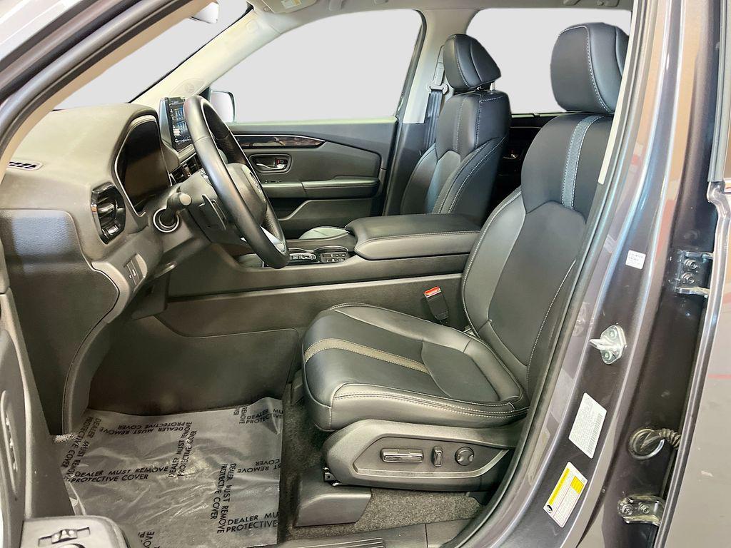 used 2025 Honda Pilot car, priced at $36,800