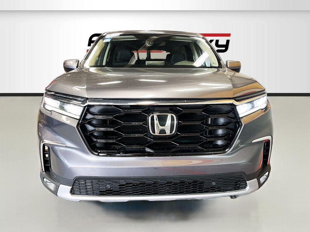 used 2025 Honda Pilot car, priced at $36,800