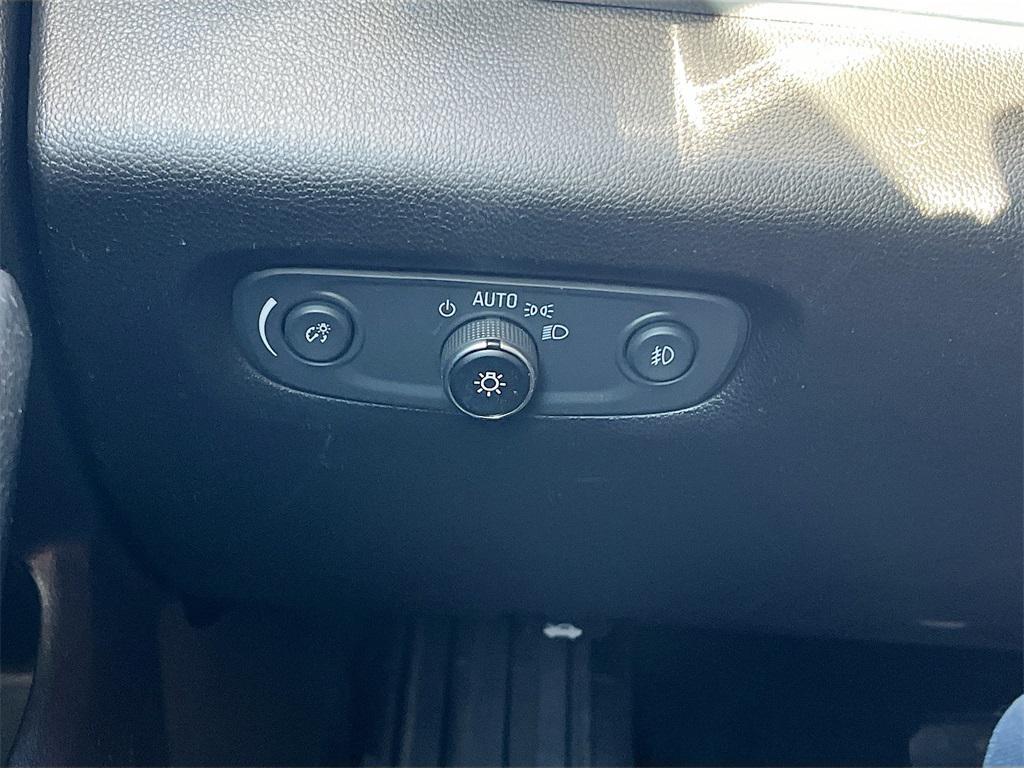 used 2021 Chevrolet Traverse car, priced at $23,400