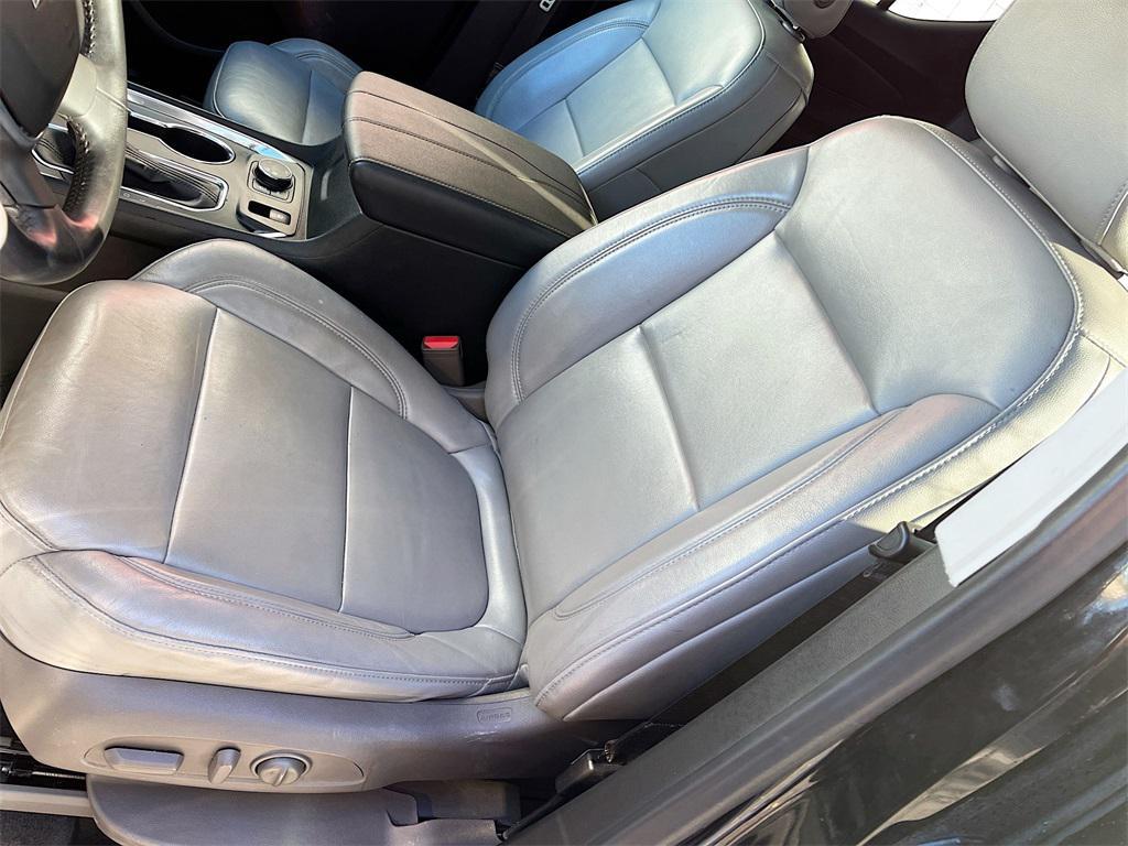 used 2021 Chevrolet Traverse car, priced at $23,400