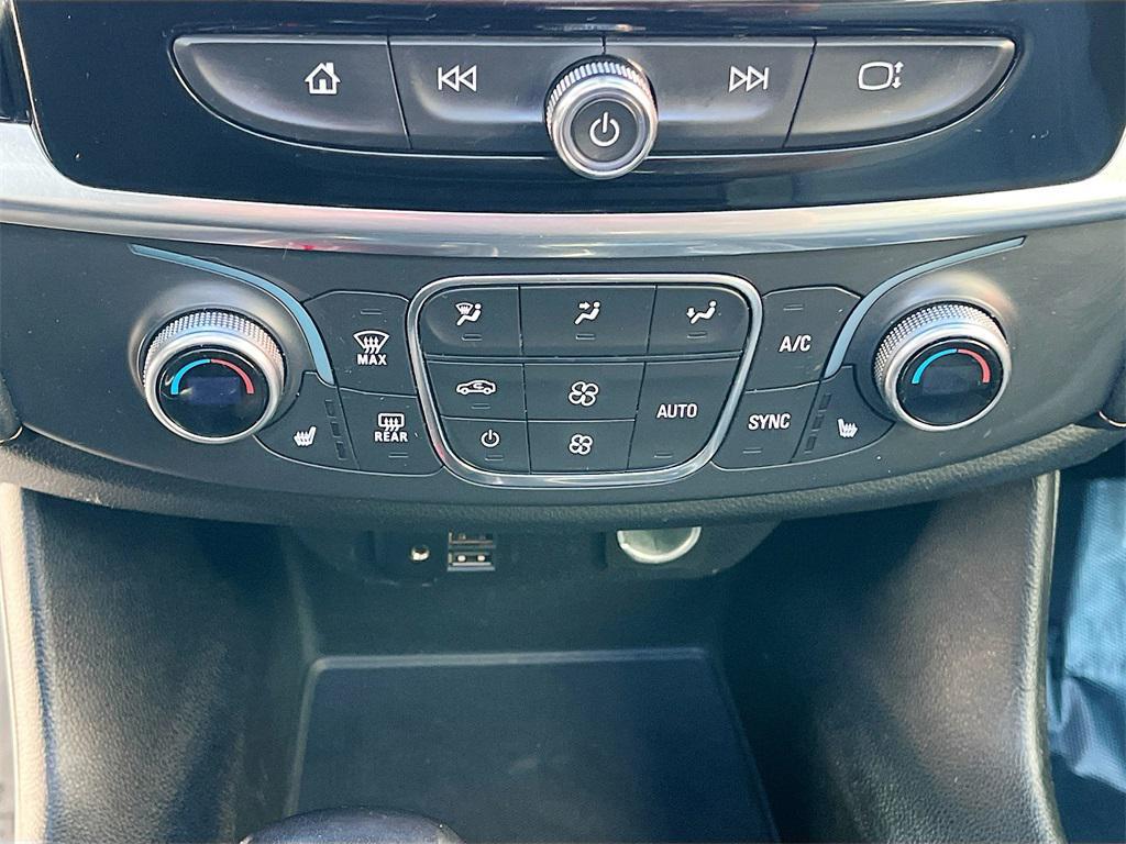 used 2021 Chevrolet Traverse car, priced at $23,400