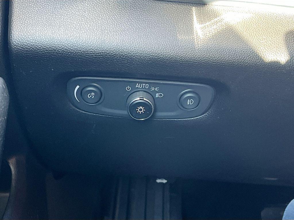 used 2021 Chevrolet Traverse car, priced at $23,200