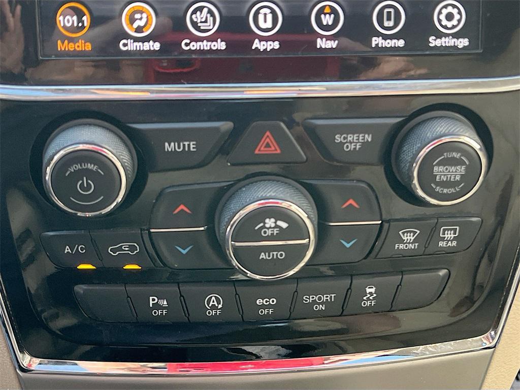 used 2021 Jeep Grand Cherokee car, priced at $19,600