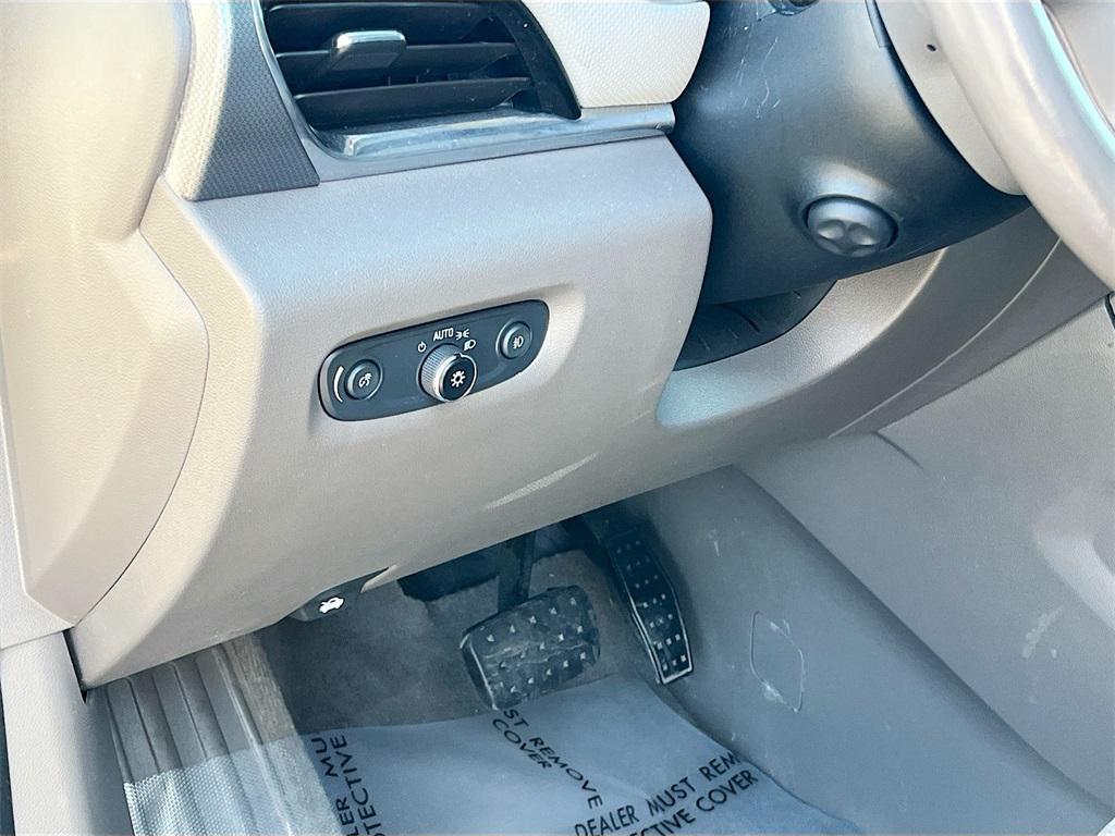 used 2020 Chevrolet Traverse car, priced at $25,300