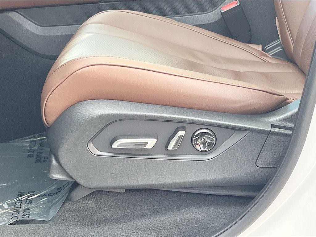 used 2025 Acura MDX car, priced at $43,500