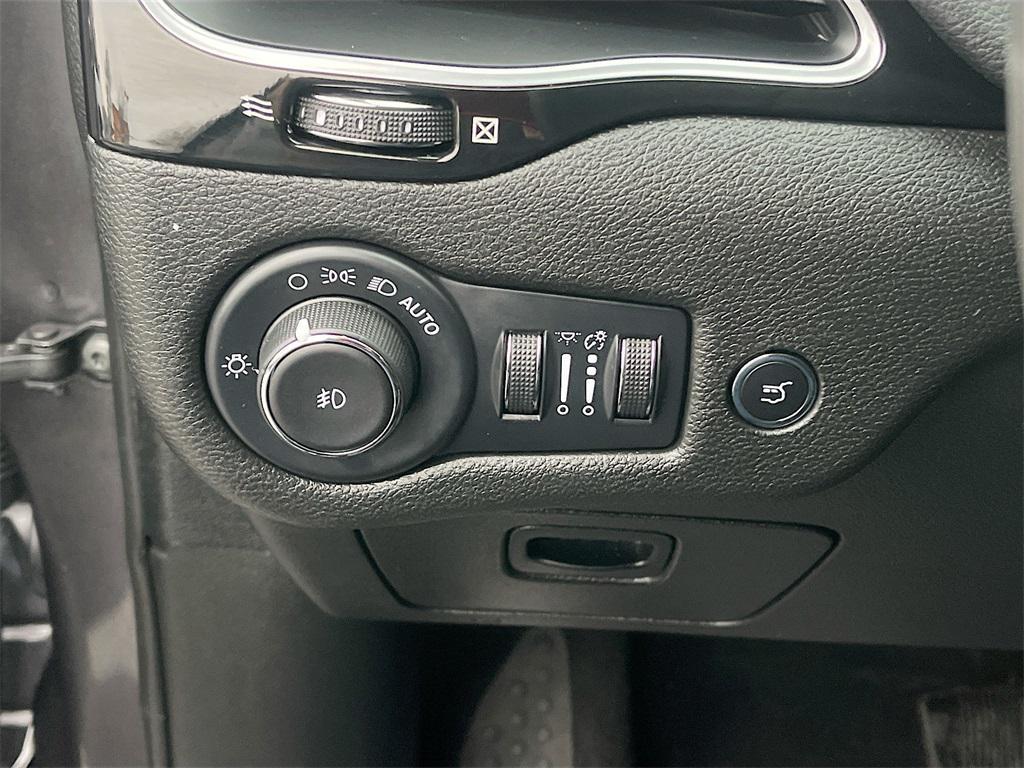 used 2023 Jeep Cherokee car, priced at $18,900