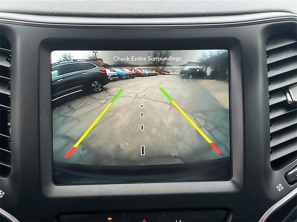 used 2023 Jeep Cherokee car, priced at $18,900