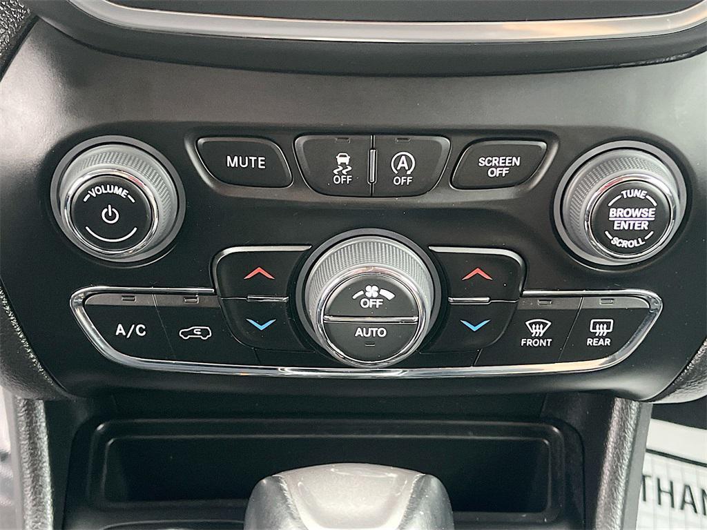 used 2023 Jeep Cherokee car, priced at $18,900