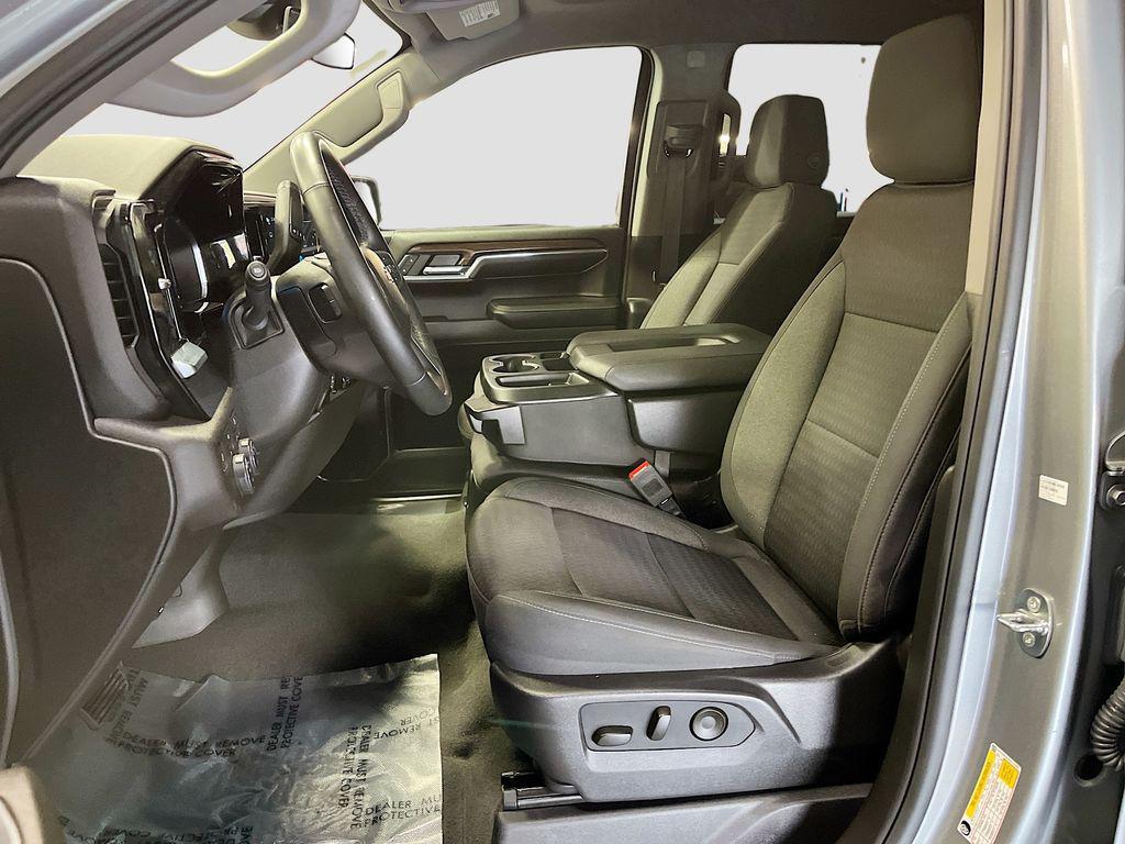 used 2024 Chevrolet Silverado 1500 car, priced at $31,900