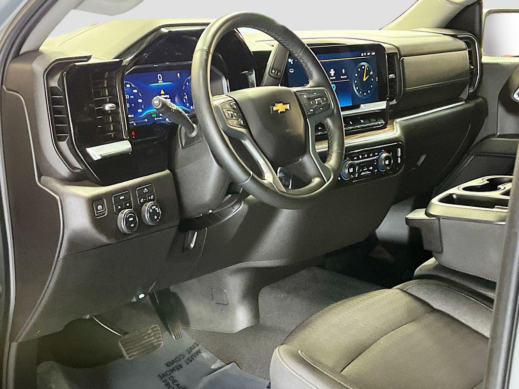 used 2024 Chevrolet Silverado 1500 car, priced at $31,900