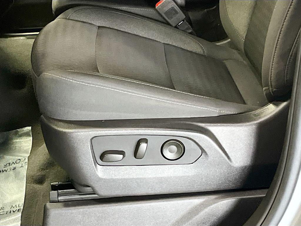 used 2024 Chevrolet Silverado 1500 car, priced at $31,900