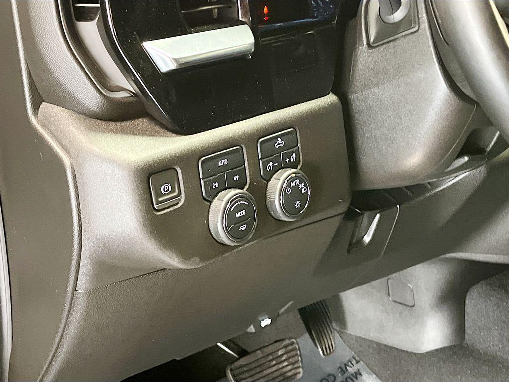 used 2024 Chevrolet Silverado 1500 car, priced at $31,900