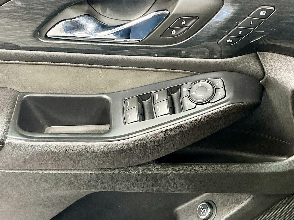 used 2022 Chevrolet Traverse car, priced at $27,100