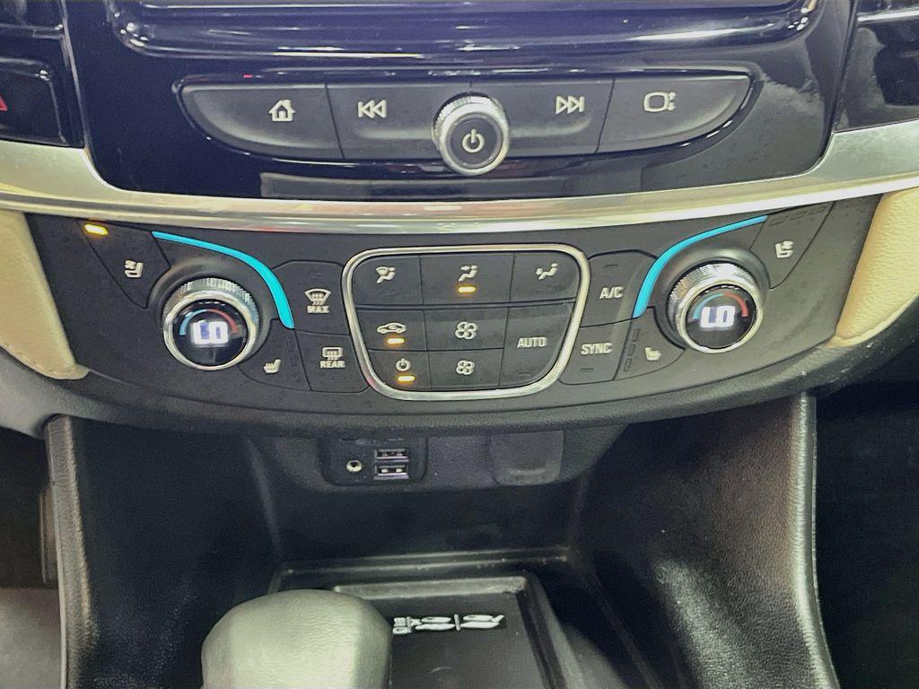 used 2023 Chevrolet Traverse car, priced at $32,700