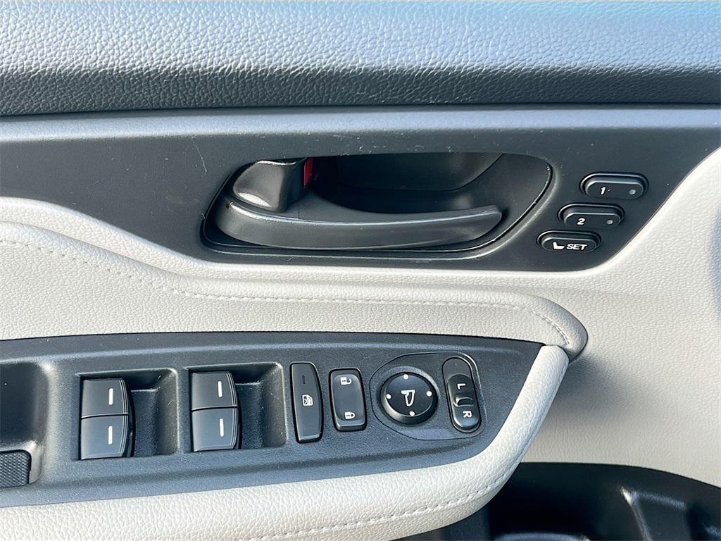 used 2024 Honda Odyssey car, priced at $31,600