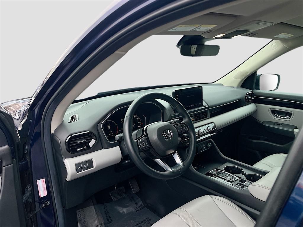 used 2025 Honda Pilot car, priced at $34,100