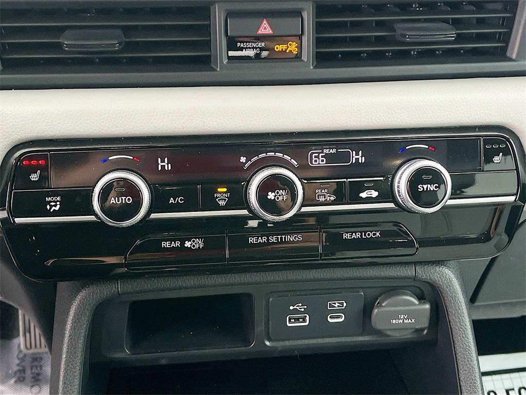 used 2025 Honda Pilot car, priced at $34,100