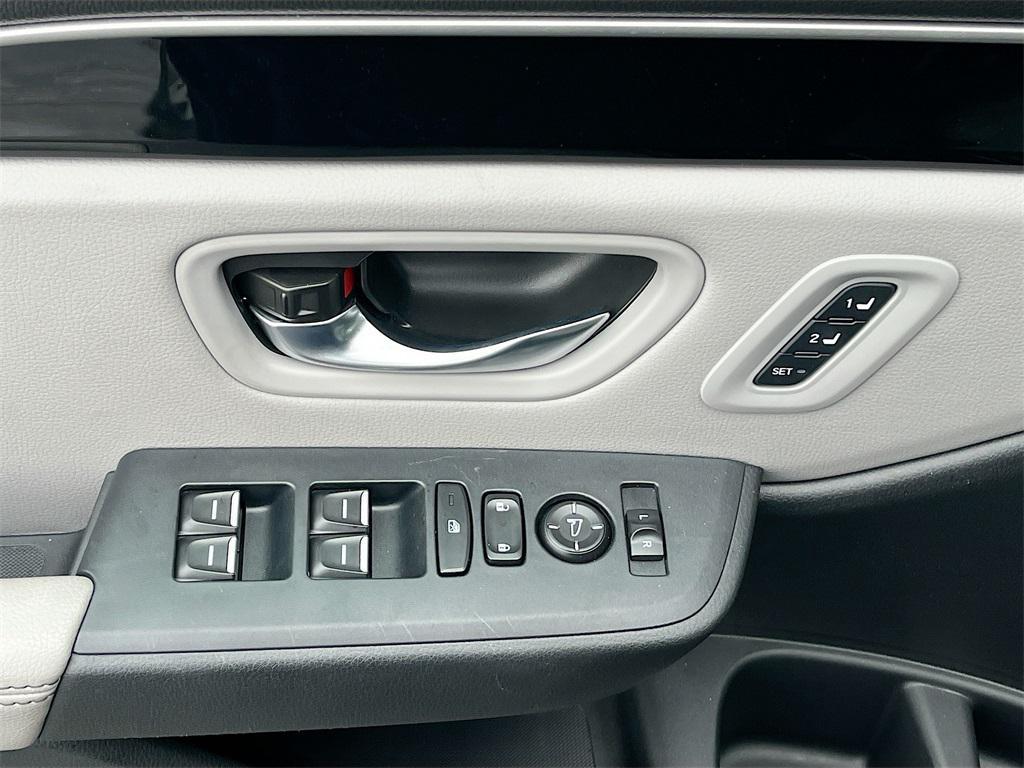 used 2025 Honda Pilot car, priced at $34,100