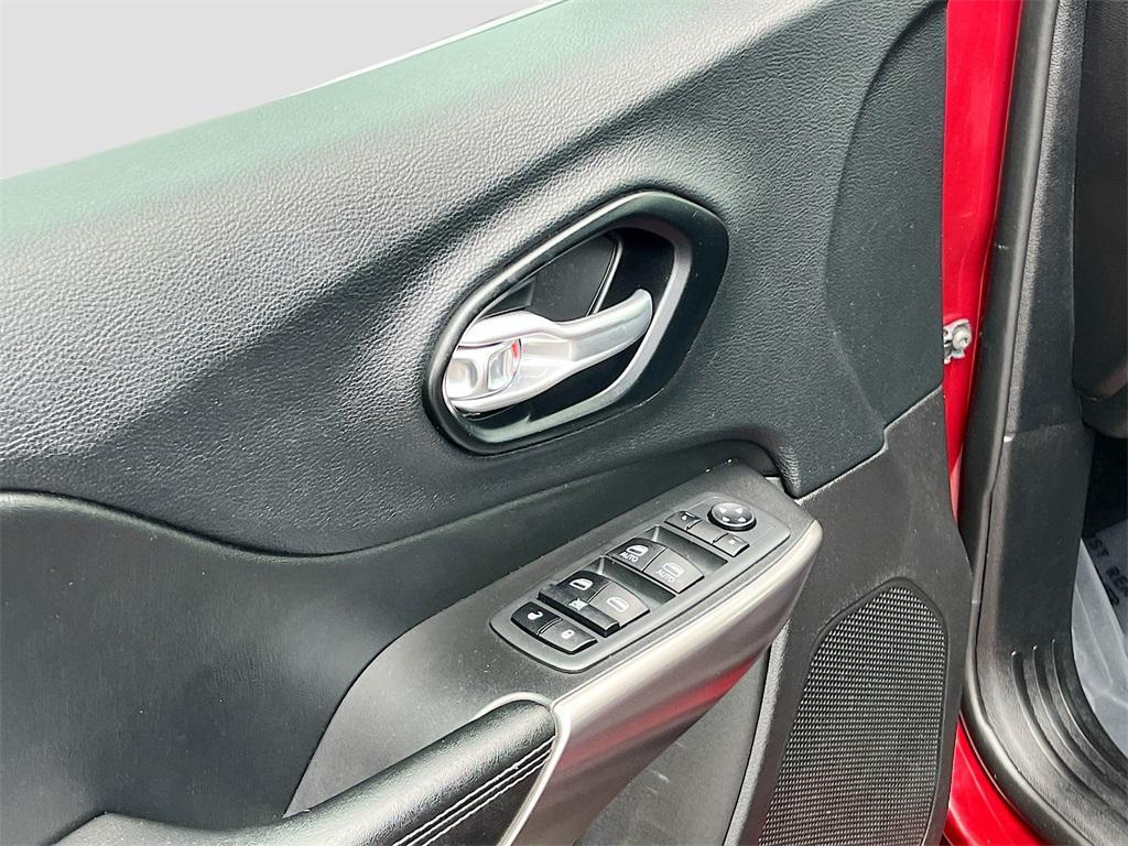 used 2021 Jeep Cherokee car, priced at $15,800