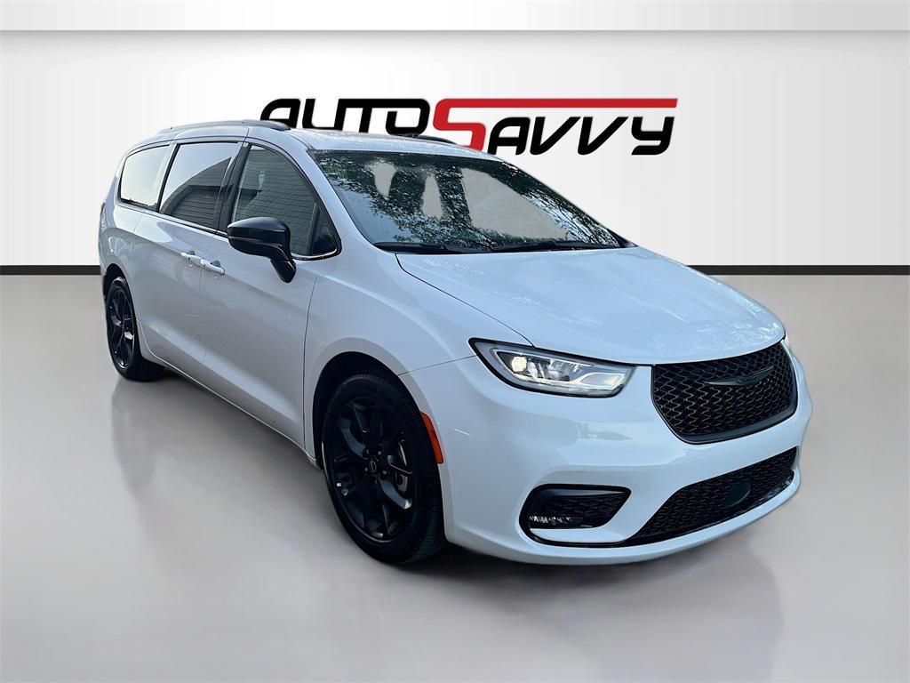 used 2025 Chrysler Pacifica car, priced at $31,000