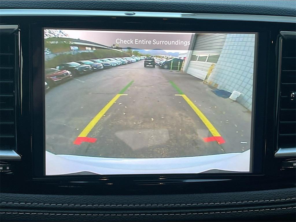 used 2025 Chrysler Pacifica car, priced at $31,000