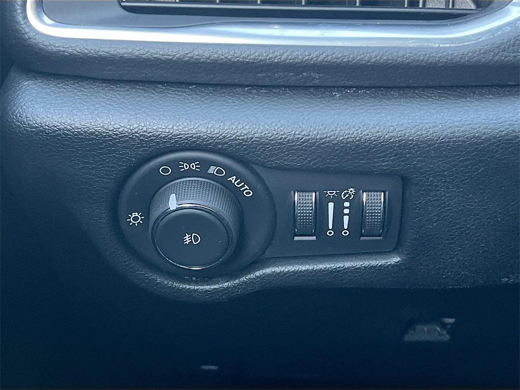 used 2025 Chrysler Pacifica car, priced at $31,000