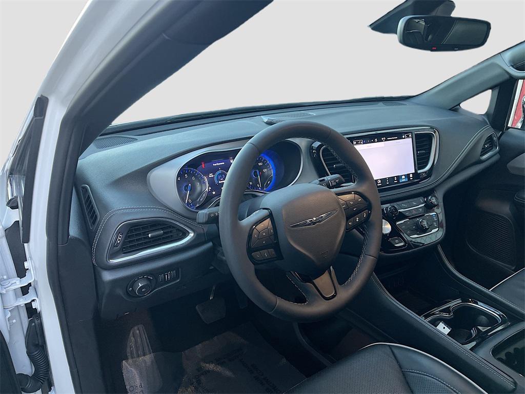 used 2025 Chrysler Pacifica car, priced at $31,000