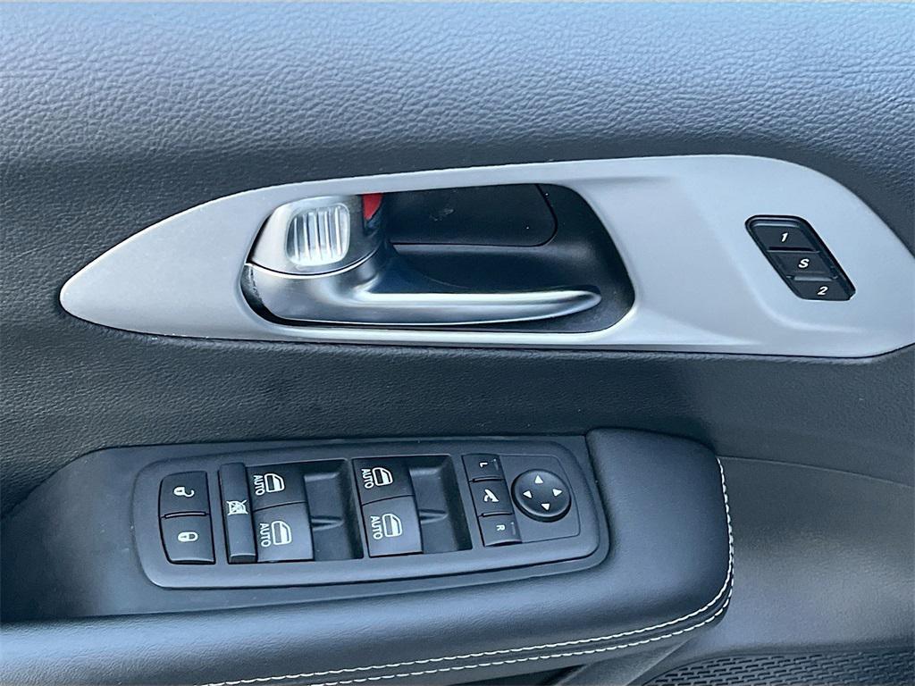 used 2025 Chrysler Pacifica car, priced at $31,000