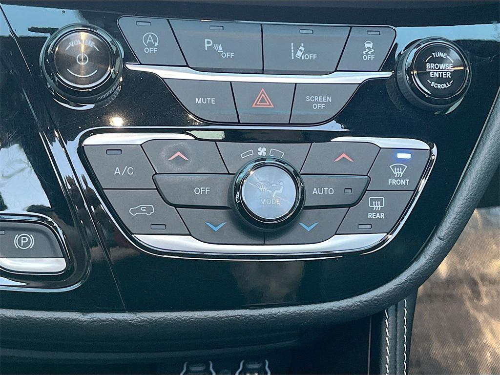 used 2025 Chrysler Pacifica car, priced at $31,000