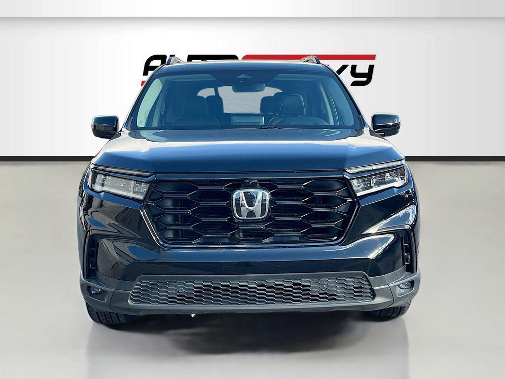 used 2025 Honda Pilot car, priced at $35,400