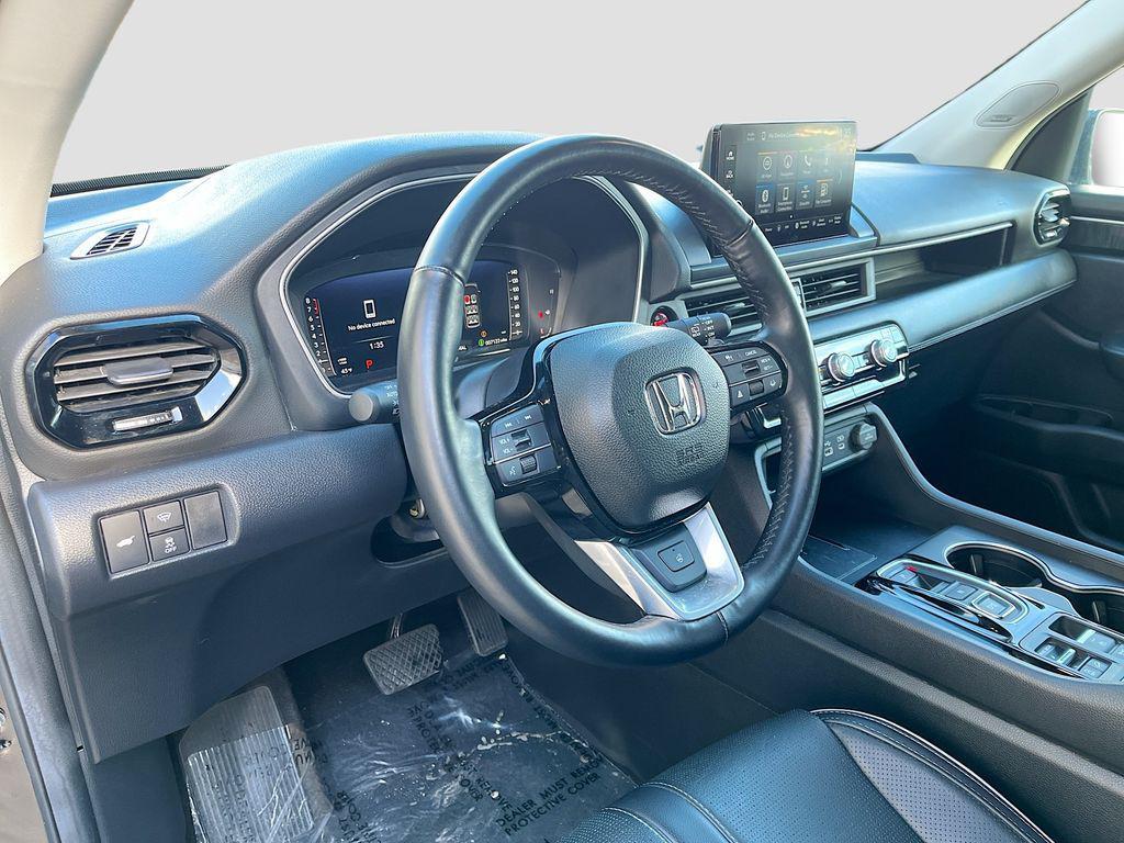 used 2025 Honda Pilot car, priced at $35,400