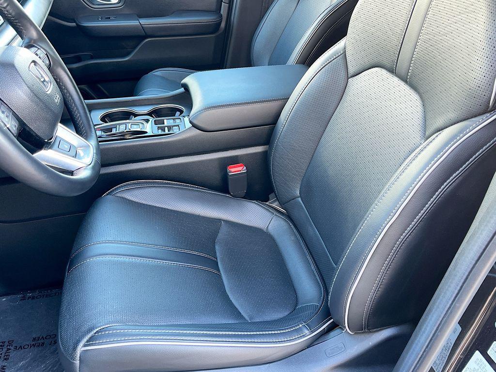 used 2025 Honda Pilot car, priced at $35,400