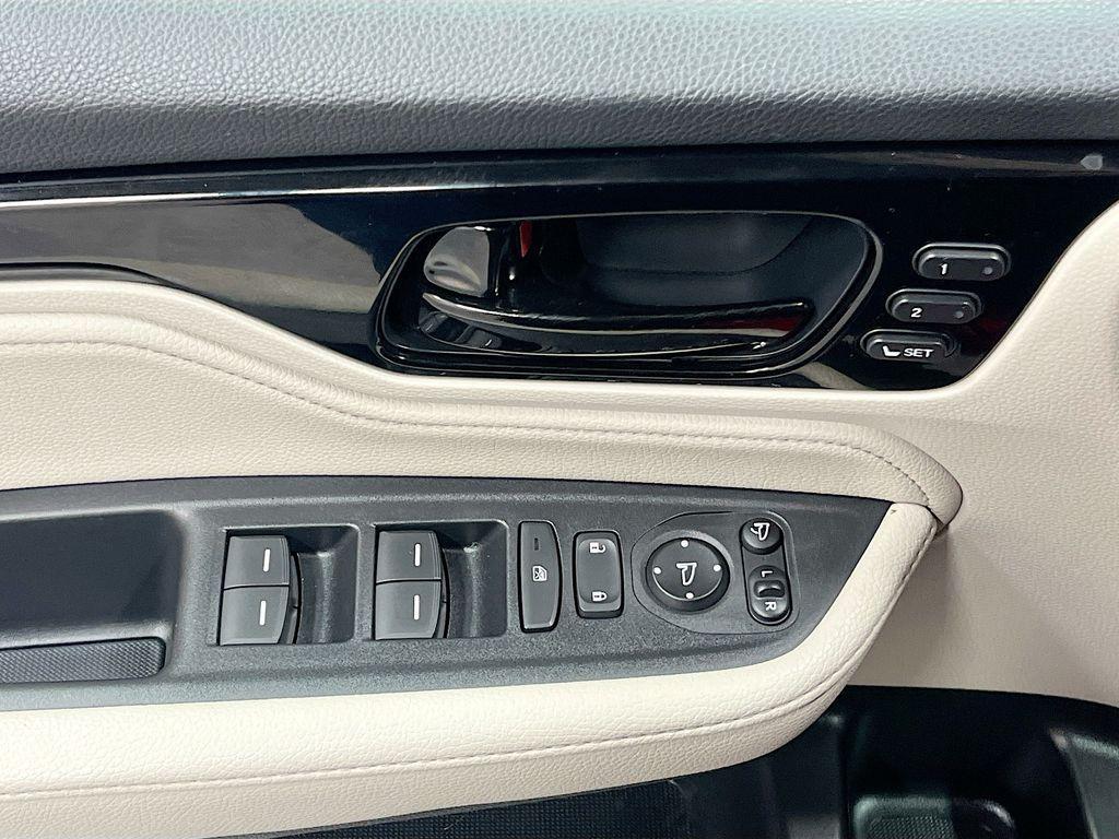 used 2025 Honda Odyssey car, priced at $37,900