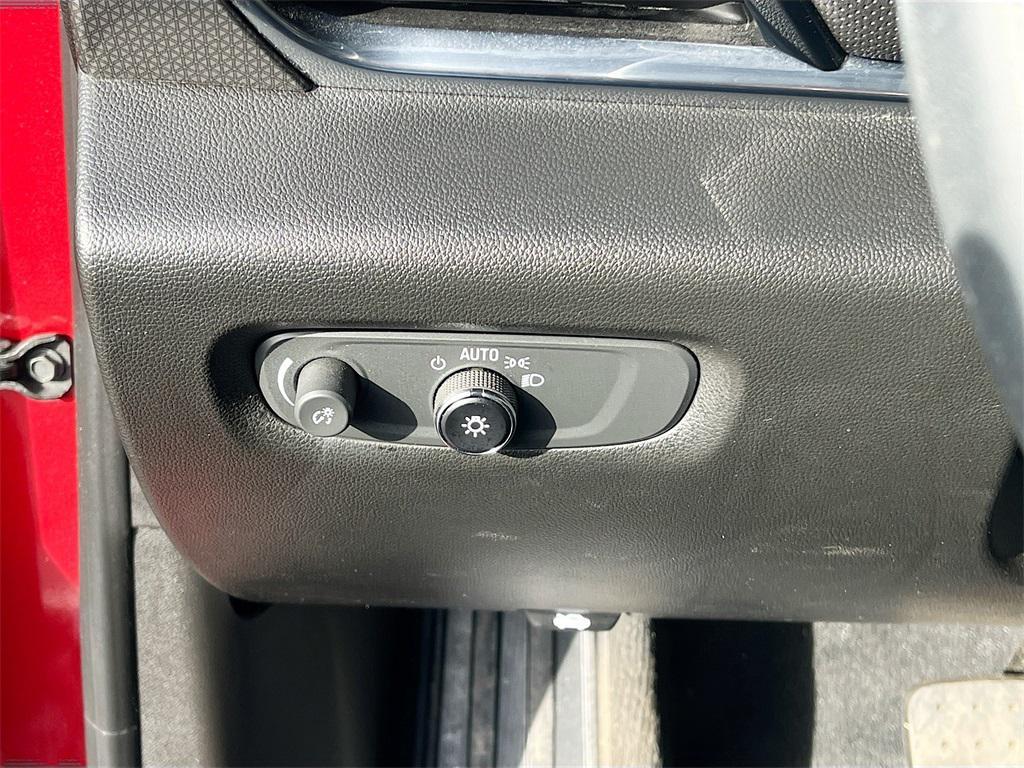 used 2023 Chevrolet Traverse car, priced at $28,900