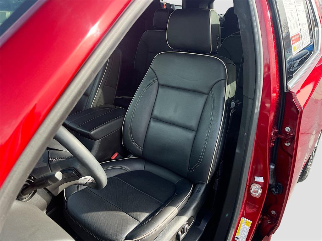 used 2023 Chevrolet Traverse car, priced at $28,900