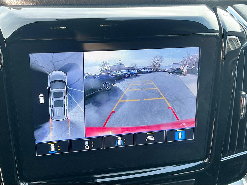 used 2023 Chevrolet Traverse car, priced at $28,900