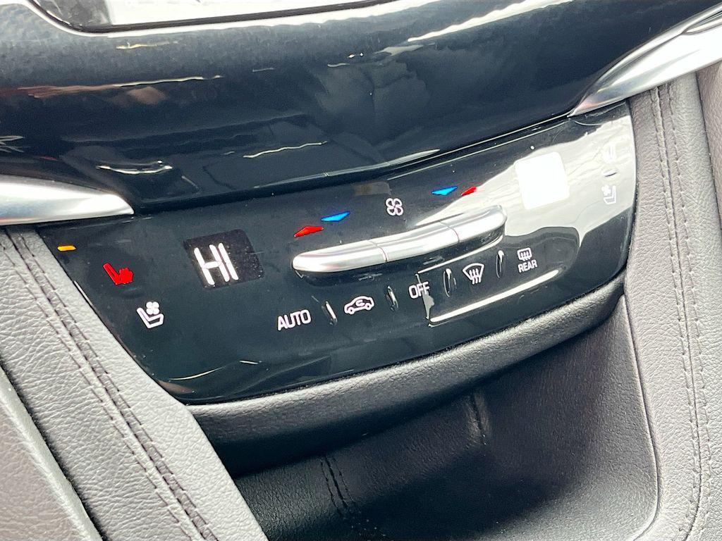 used 2024 Cadillac XT6 car, priced at $41,500