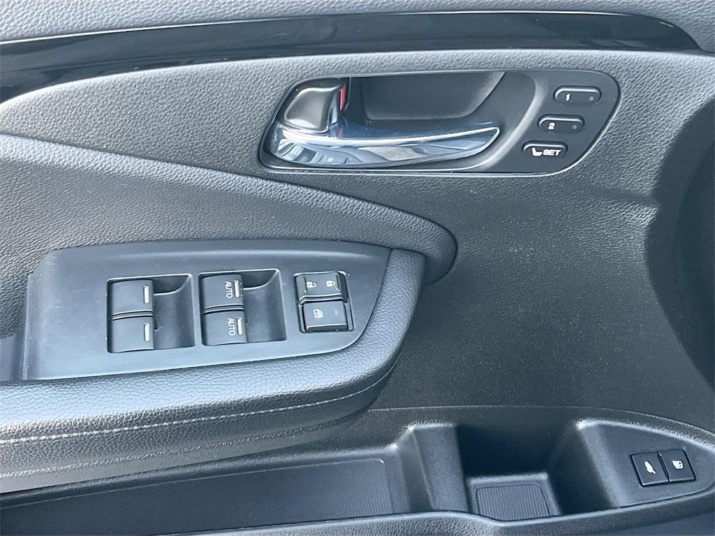 used 2022 Honda Pilot car, priced at $27,500