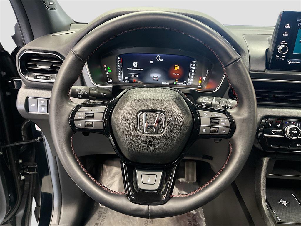 used 2025 Honda Pilot car, priced at $39,200