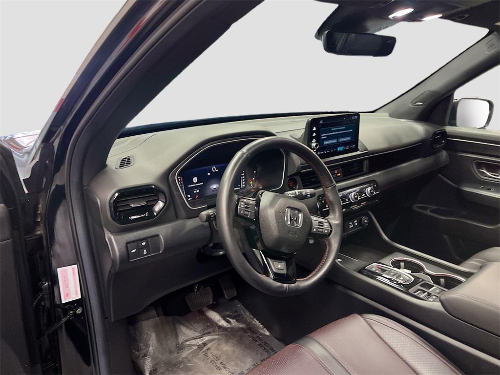 used 2025 Honda Pilot car, priced at $39,200