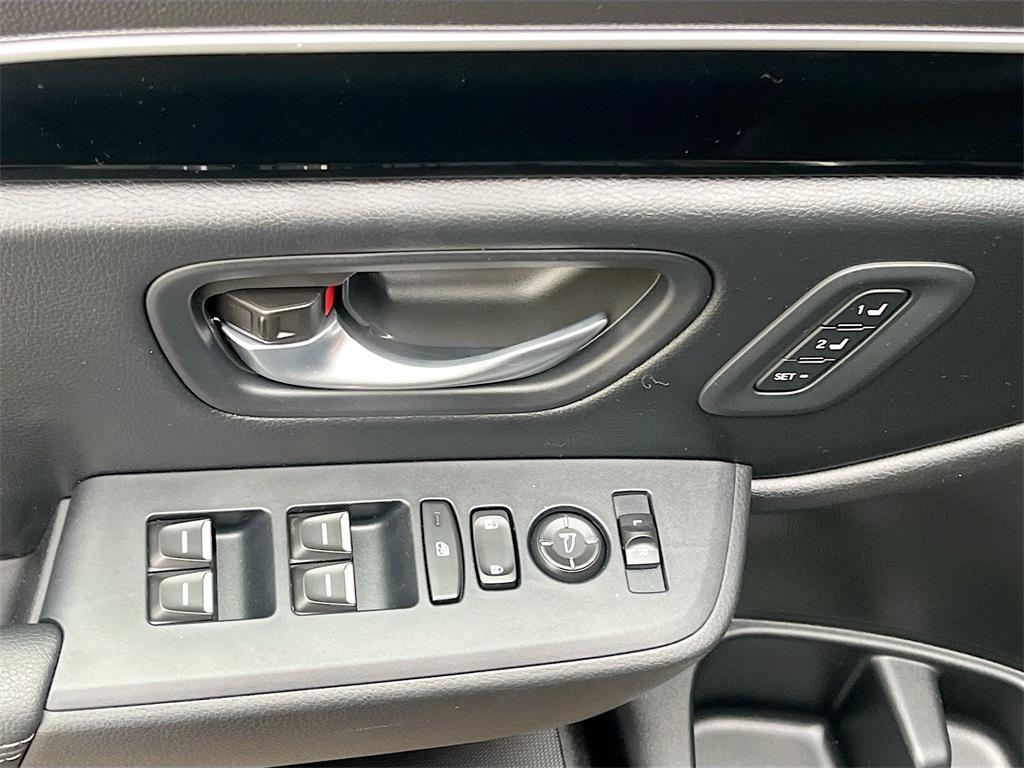 used 2025 Honda Pilot car, priced at $35,800